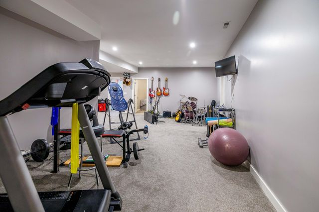 6795 S Whispering Woods, Demotte, IN 46310