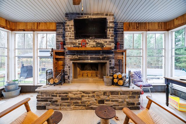 6795 S Whispering Woods, Demotte, IN 46310
