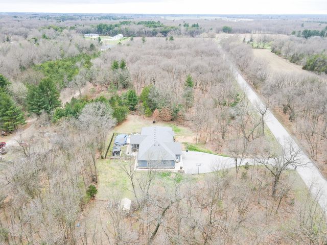 6795 S Whispering Woods, Demotte, IN 46310