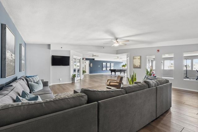 1021 Scott Street 122, San Diego, CA 92106