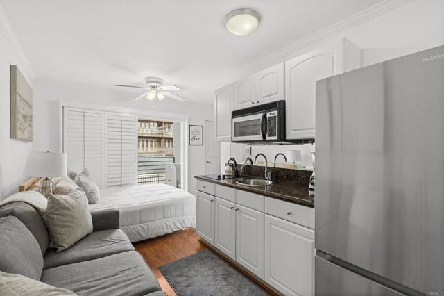 1021 Scott Street 122, San Diego, CA 92106