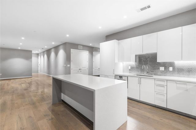 4521 San Felipe Street 2601, Houston, TX 77027