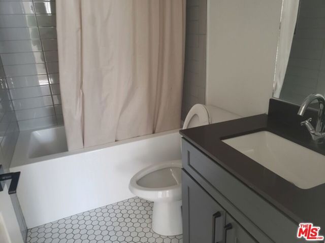 310 S Kenmore Avenue 204, Los Angeles, CA 90020