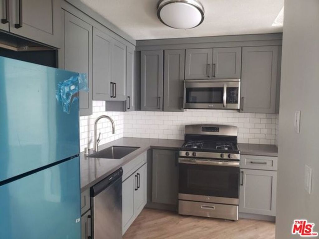 310 S Kenmore Avenue 204, Los Angeles, CA 90020