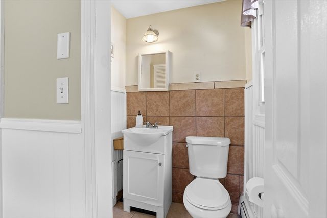 8 Sloane Dr, Framingham, MA 01701