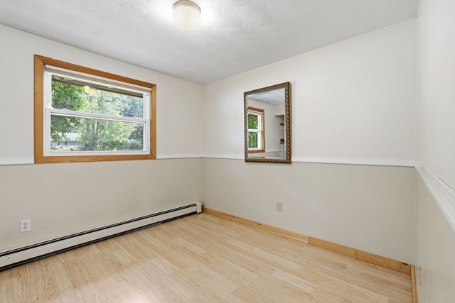 8 Sloane Dr, Framingham, MA 01701