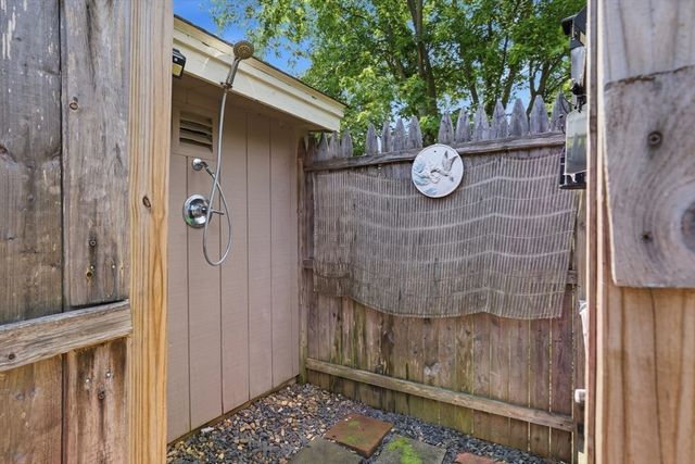 8 Sloane Dr, Framingham, MA 01701