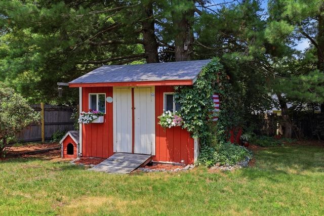8 Sloane Dr, Framingham, MA 01701
