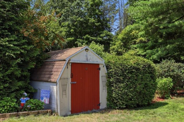 8 Sloane Dr, Framingham, MA 01701