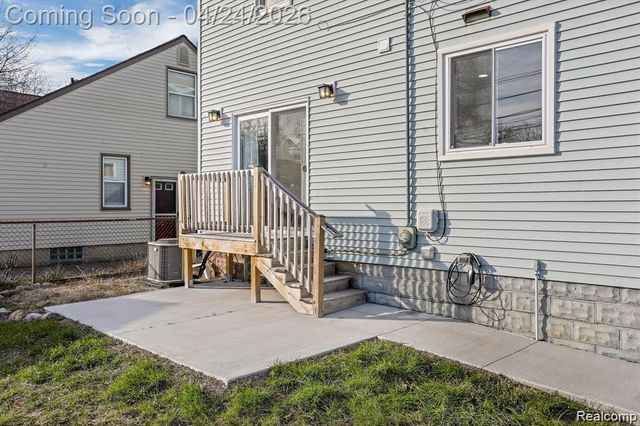 1177 W Marshall Street, Ferndale, MI 48220