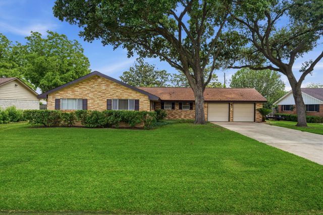 302 Village Drive, Sugar Land, TX 77498