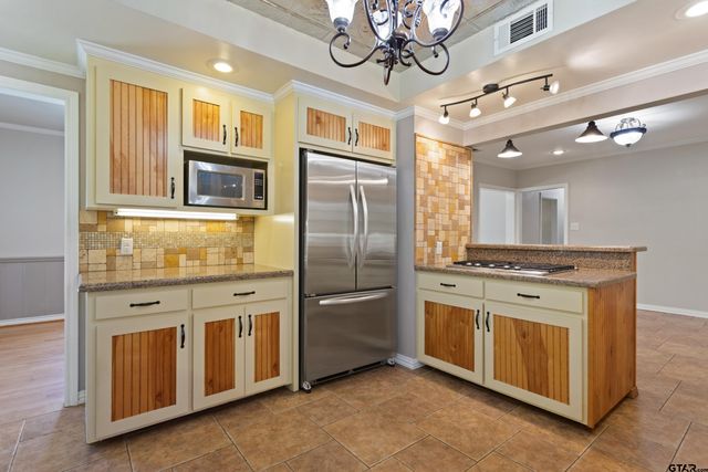 2411 Old Bullard Rd, Tyler, TX 75701