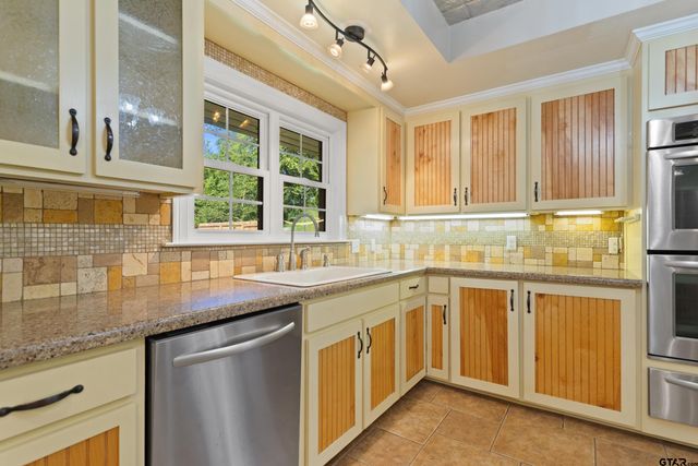 2411 Old Bullard Rd, Tyler, TX 75701