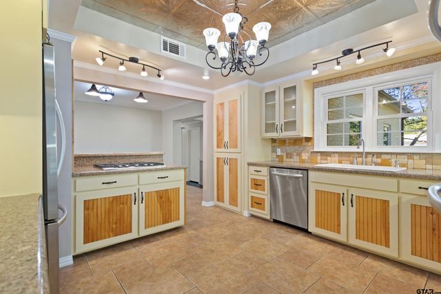 2411 Old Bullard Rd, Tyler, TX 75701