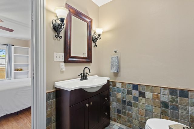 2411 Old Bullard Rd, Tyler, TX 75701