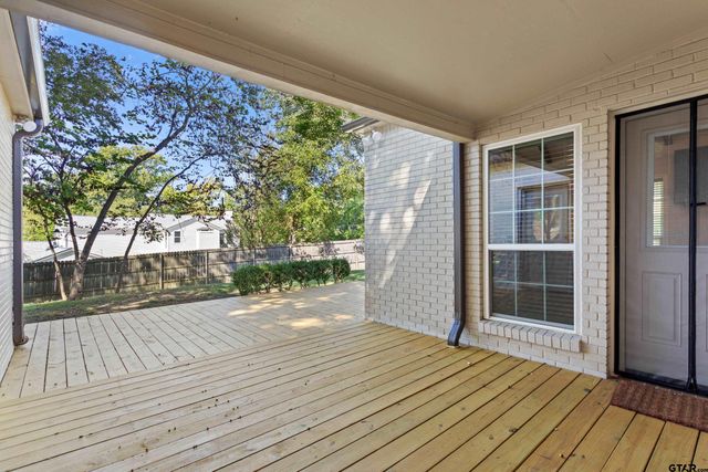 2411 Old Bullard Rd, Tyler, TX 75701