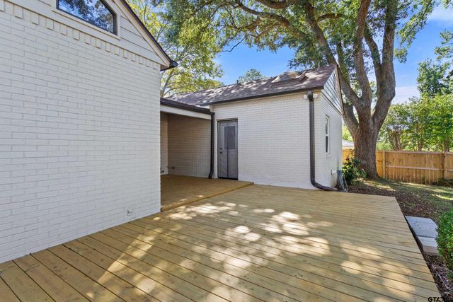 2411 Old Bullard Rd, Tyler, TX 75701