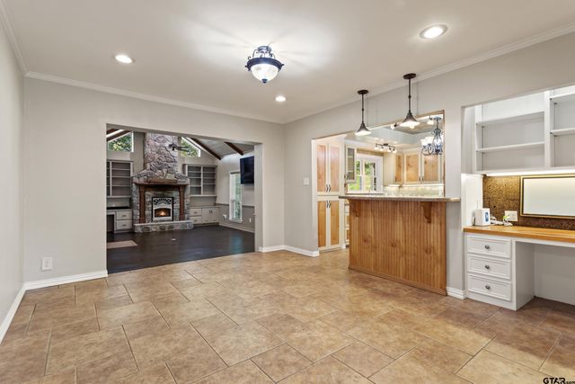 2411 Old Bullard Rd, Tyler, TX 75701