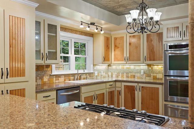 2411 Old Bullard Rd, Tyler, TX 75701