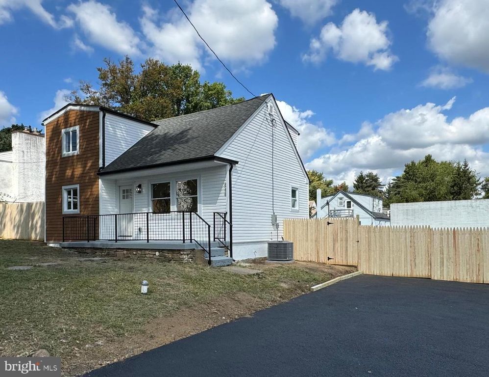 668 ELMWOOD AVE, FEASTERVILLE TREVOSE, PA 19053 — exterior