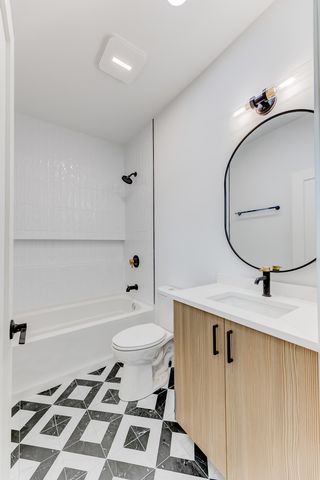 241 W 74th Street 2, Chicago, IL 60621