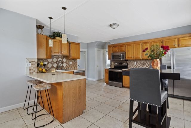 75 Thurber Ave, Brockton, MA 02301