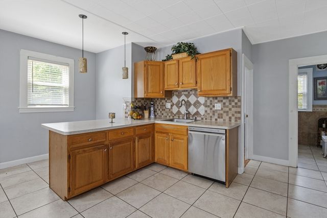 75 Thurber Ave, Brockton, MA 02301