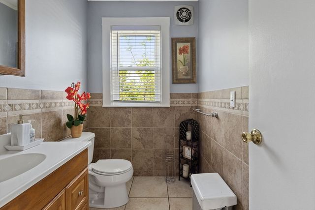 75 Thurber Ave, Brockton, MA 02301