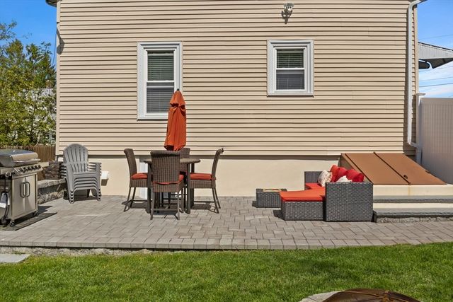 75 Thurber Ave, Brockton, MA 02301