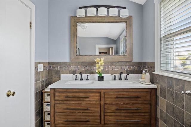 75 Thurber Ave, Brockton, MA 02301