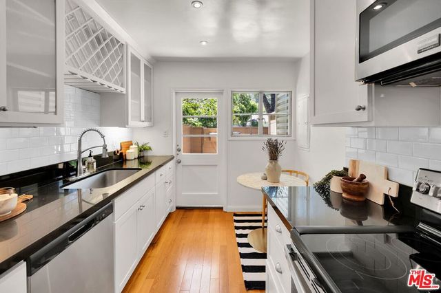 5516 Village Green, Los Angeles, CA 90016