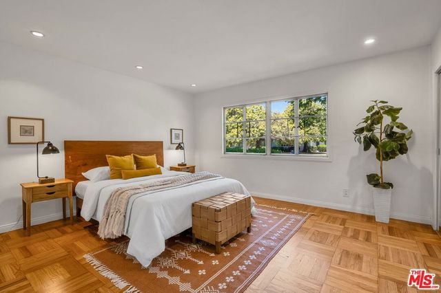 5516 Village Green, Los Angeles, CA 90016