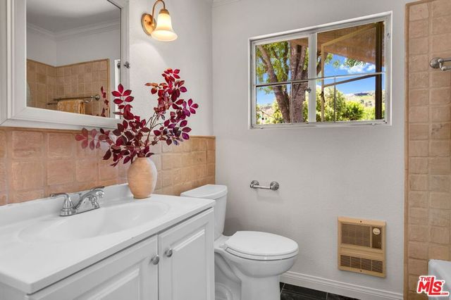 5516 Village Green, Los Angeles, CA 90016