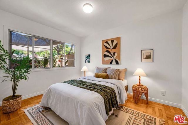 5516 Village Green, Los Angeles, CA 90016