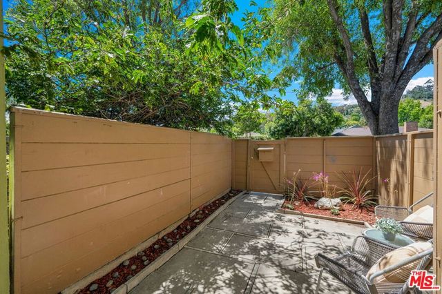 5516 Village Green, Los Angeles, CA 90016