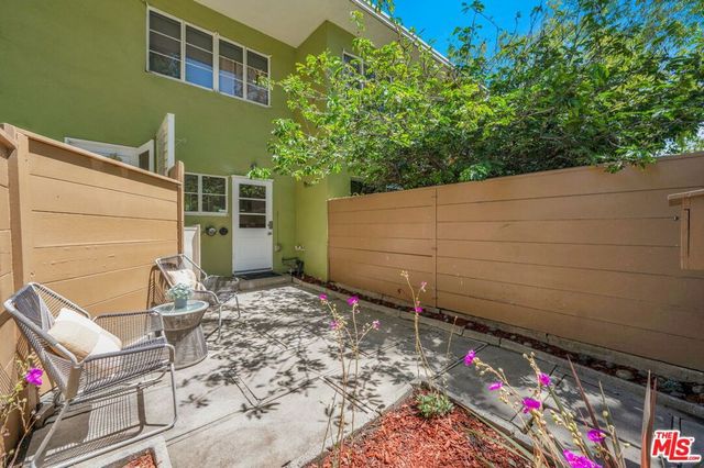 5516 Village Green, Los Angeles, CA 90016