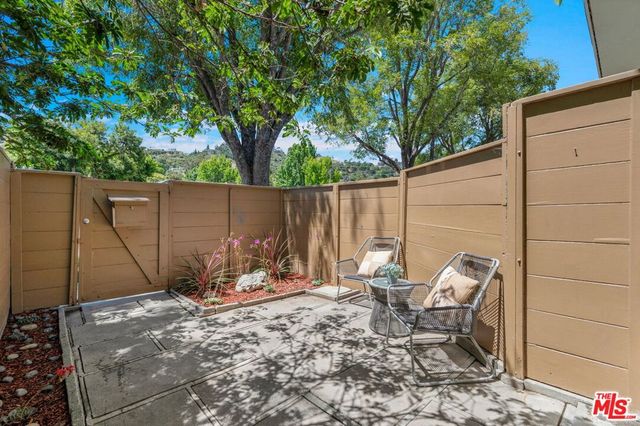 5516 Village Green, Los Angeles, CA 90016