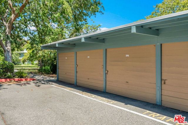 5516 Village Green, Los Angeles, CA 90016