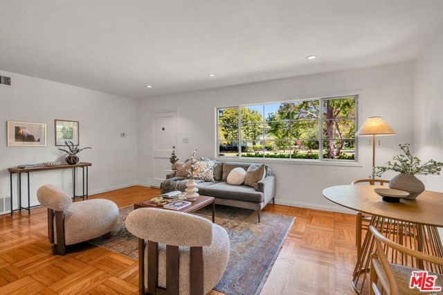 5516 Village Green, Los Angeles, CA 90016