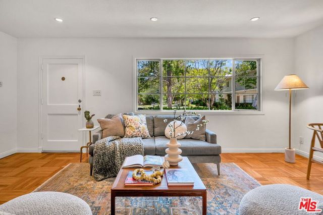 5516 Village Green, Los Angeles, CA 90016