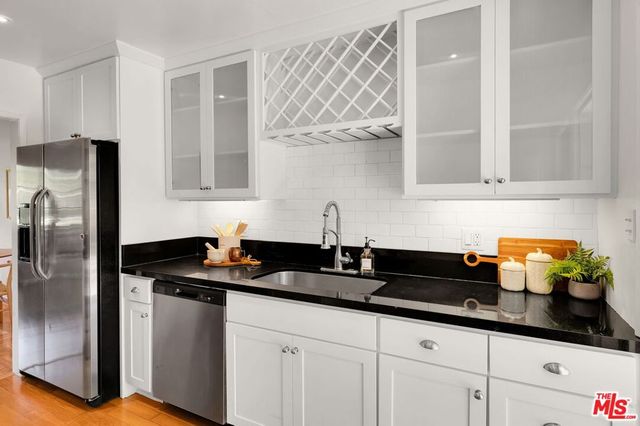 5516 Village Green, Los Angeles, CA 90016