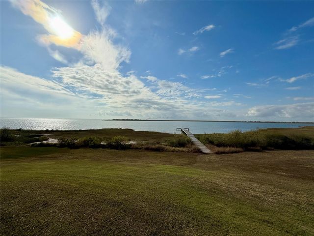 3060 Coastal Springs Loop, Palacios, TX 77465