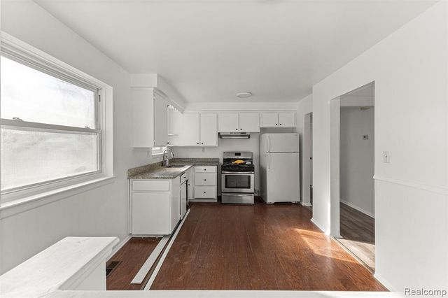 5949 N Lafayette Street, Dearborn Heights, MI 48127