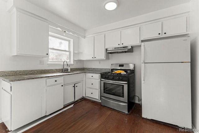 5949 N Lafayette Street, Dearborn Heights, MI 48127