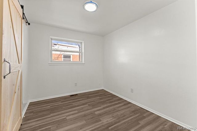 5949 N Lafayette Street, Dearborn Heights, MI 48127