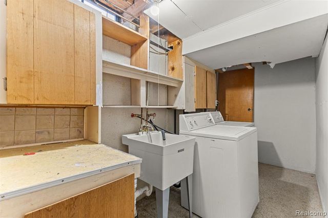 5949 N Lafayette Street, Dearborn Heights, MI 48127