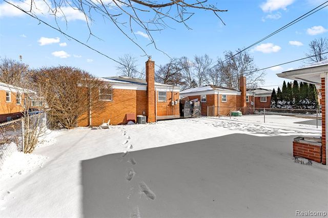 5949 N Lafayette Street, Dearborn Heights, MI 48127