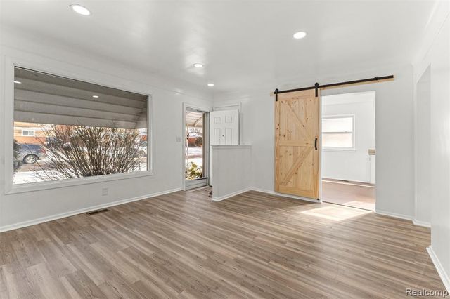 5949 N Lafayette Street, Dearborn Heights, MI 48127