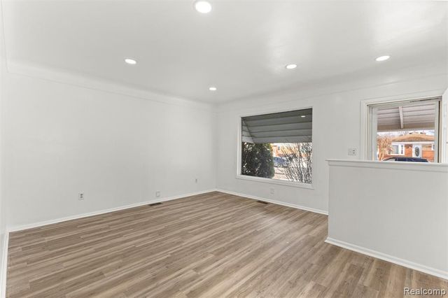 5949 N Lafayette Street, Dearborn Heights, MI 48127