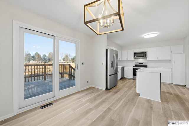 14032 Pierce Street, Omaha, NE 68144